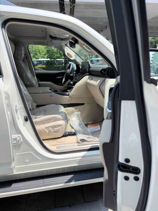 Chi tiết LC300 300 HEV - động cơ xăng V6 3.5L tăng áp kép và mô-tơ điện