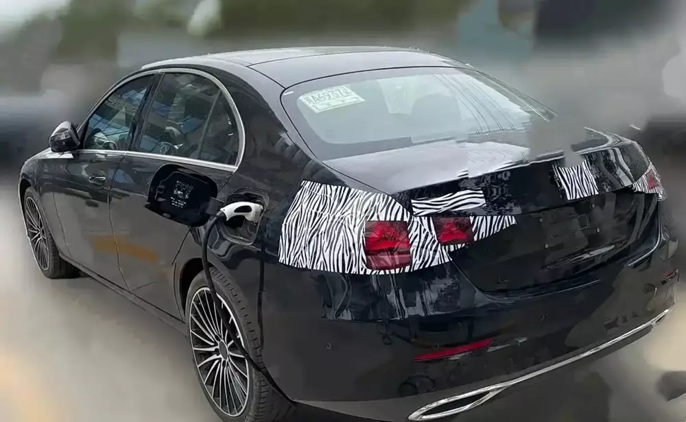 Khu vực phía sau của Mercedes-Benz C-Class 2027 chỉ được cải tiến nhẹ