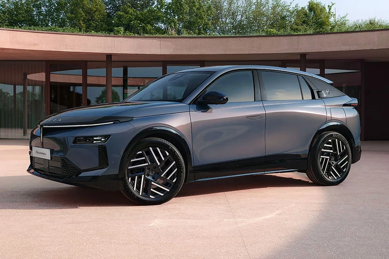 SUV công suất 375 mã lực, giá khởi điểm gần 1,2 tỷ đồng - Hình 2