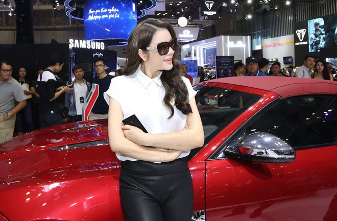 Nhìn lại dàn phương tiện của Lý Nhã Kỳ: Ít nhưng chất, từ Rolls-Royce Ghost đến du thuyền hơn 100 tỷ đồng- Ảnh 2.