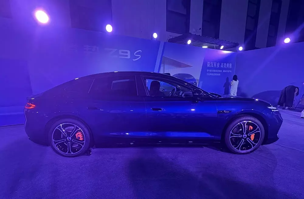 BYD Denza Z9S được mở bán, sở hữu phạm vi di chuyển lên tới 1.100 km và hỗ trợ sạc siêu nhanh - Ảnh 2.