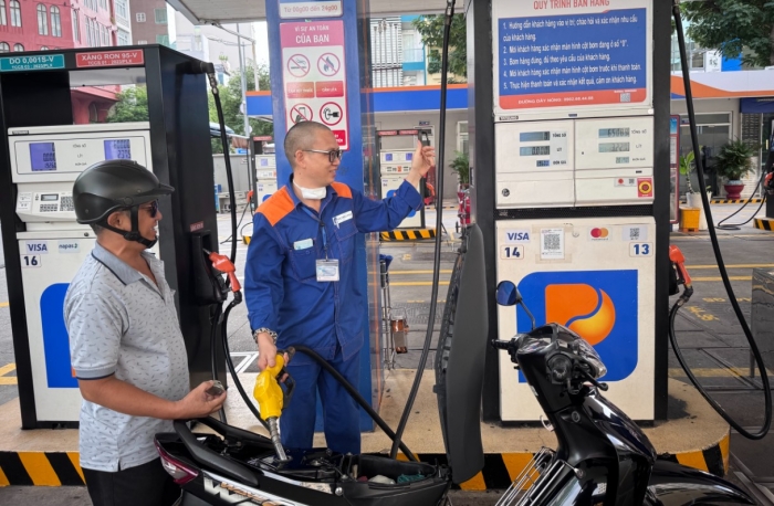 Giá xăng dầu chiều 28/9: E10 RON 95 rất có thể giảm sâu, E5 RON 92 tuần này về 21.000 đồng/lít? Giá đầy bình ô tô Toyota ảnh 1
