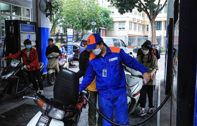 Giá xăng dầu tối nay 28/9: E5 RON 92 ‘sáng cửa’ về đáy, E10 RON 95 kỳ tới xuống 21.000 đồng/lít? Giá đầy bình ô tô Mazda ảnh 1