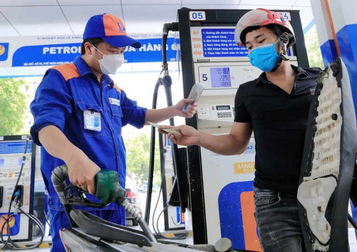 Giá xăng dầu trưa nay 28/10: E10 RON 95 và E5 RON 92 cán mốc rẻ, lại tăng vọt từ mai? Giá đầy bình xe côn tay 150-155cc ảnh 1