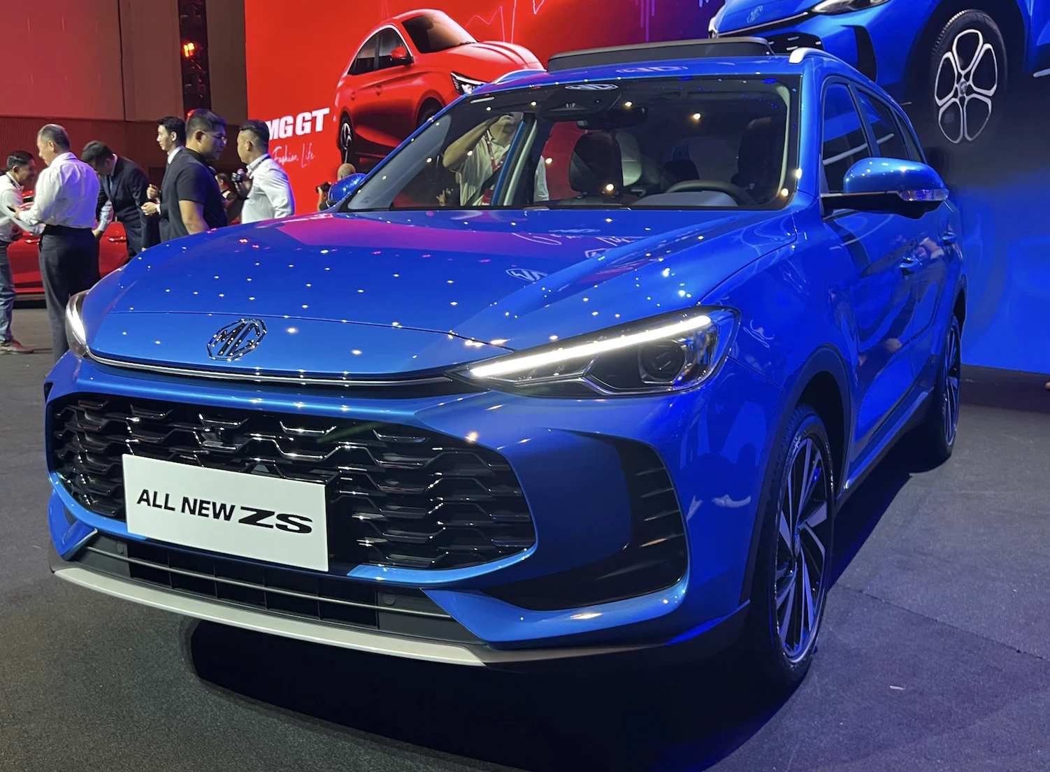 Giá rẻ nhất phân khúc xe hybrid HEV, MG ZS có hút khách của Toyota Yaris Cross?