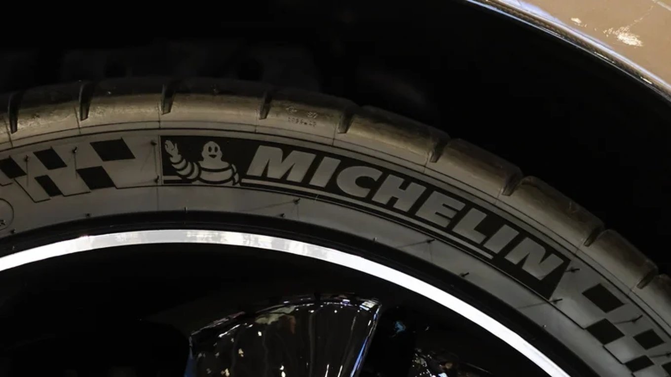Michelin gắn thẻ RFID vào trong lốp ô tô. Ảnh: Getty