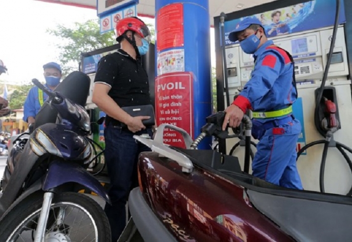 Giá xăng dầu hôm nay 19/9: Dầu diesel lên 29.945 đồng/lít, E5 RON 92 và E10 RON 95 ‘xa bờ’, giá lăn bánh VinFast VF 7 ảnh 1