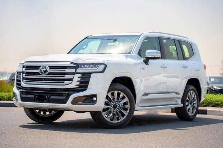 Toyota Land Cruiser Hybrid có thể được giới thiệu tại thị trường Việt Nam và mức giá dự kiến hơn 4,6 tỷ đồng.