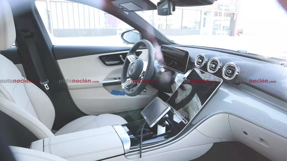 Nội thất của Mercedes-Benz C-Class 2027 chưa chạy theo xu hướng tràn màn hình