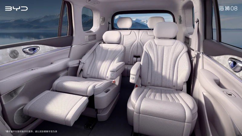 Hai hàng ghế sau của BYD Sealion 08