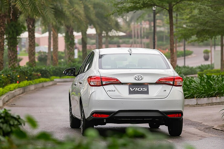 Thiết kế phần đầu xe Toyota Vios 2026 với lưới tản nhiệt sơn đen