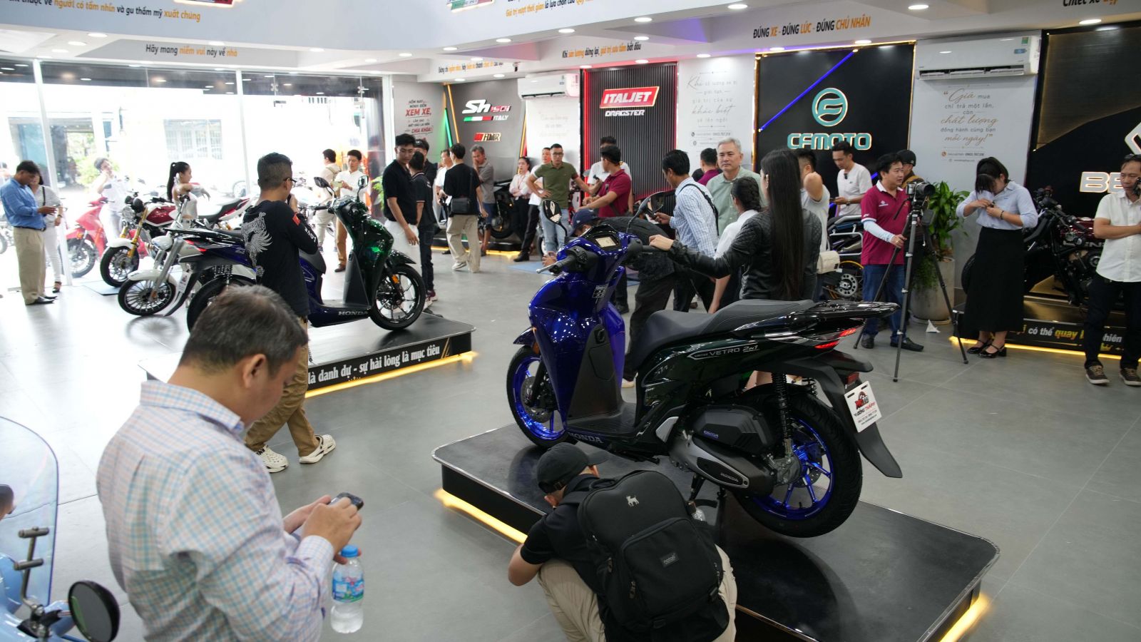 Honda SH150i Italy Super Vetro 2 in 1 - ảnh đầu xe