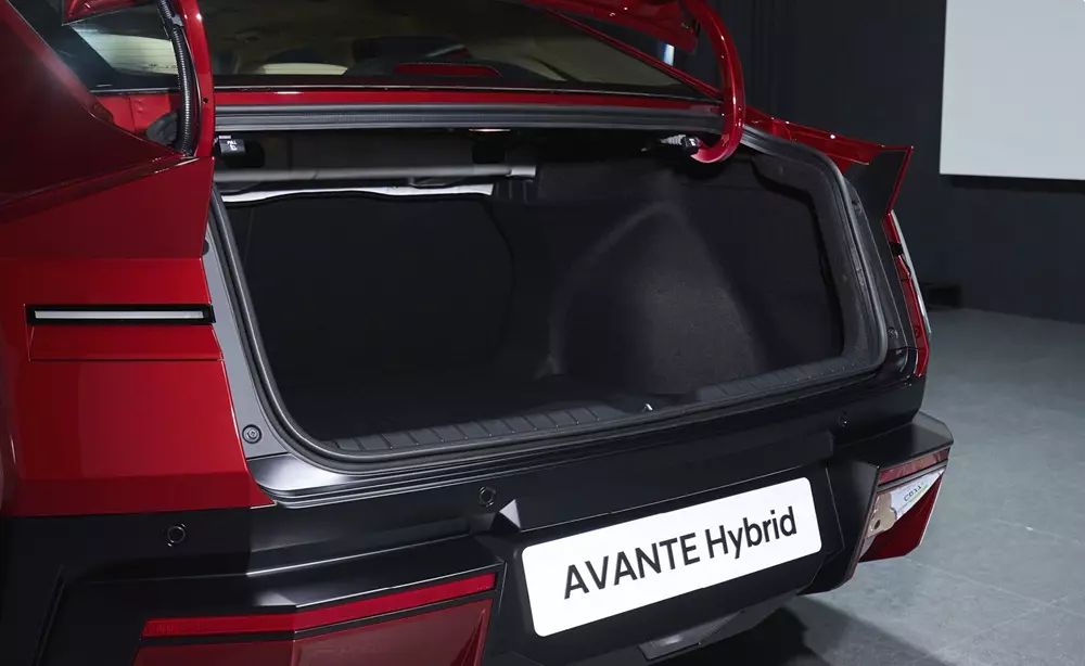 Khoang hành lý của Hyundai Elantra 2027 có dung tích thuộc nhóm lớn nhất phân khúc