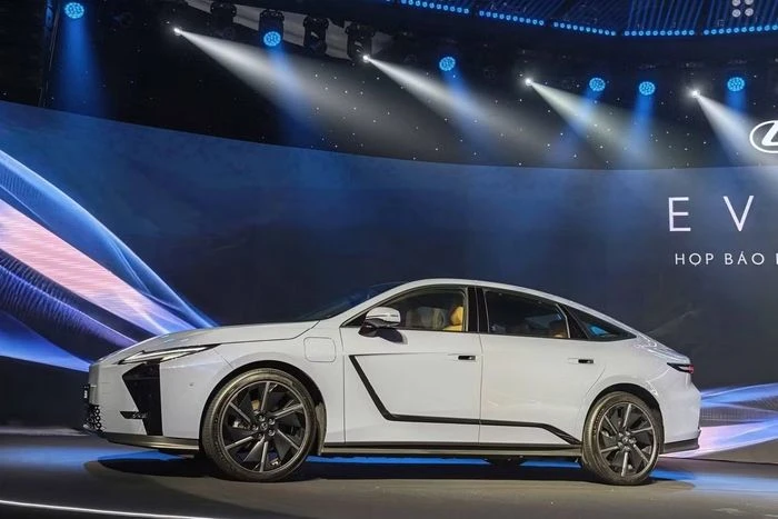 Xe điện Lexus đầu tiên tại Việt Nam chốt giá dưới 3 tỷ đồng - Hình 2