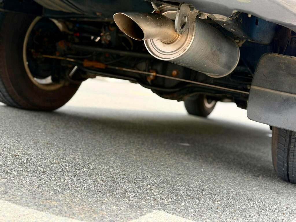 05-1788572310-toyota-land-cruiser-lc100-hon-20-nam-tuoi-rao-ban-chi-400-trieu-dong
