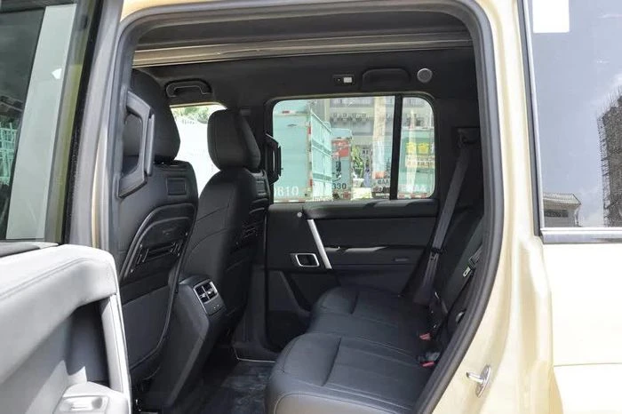 SUV địa hình công suất 449 mã lực, di chuyển 300km không cần đổ xăng, giá hơn 730 triệu đồng - Hình 6