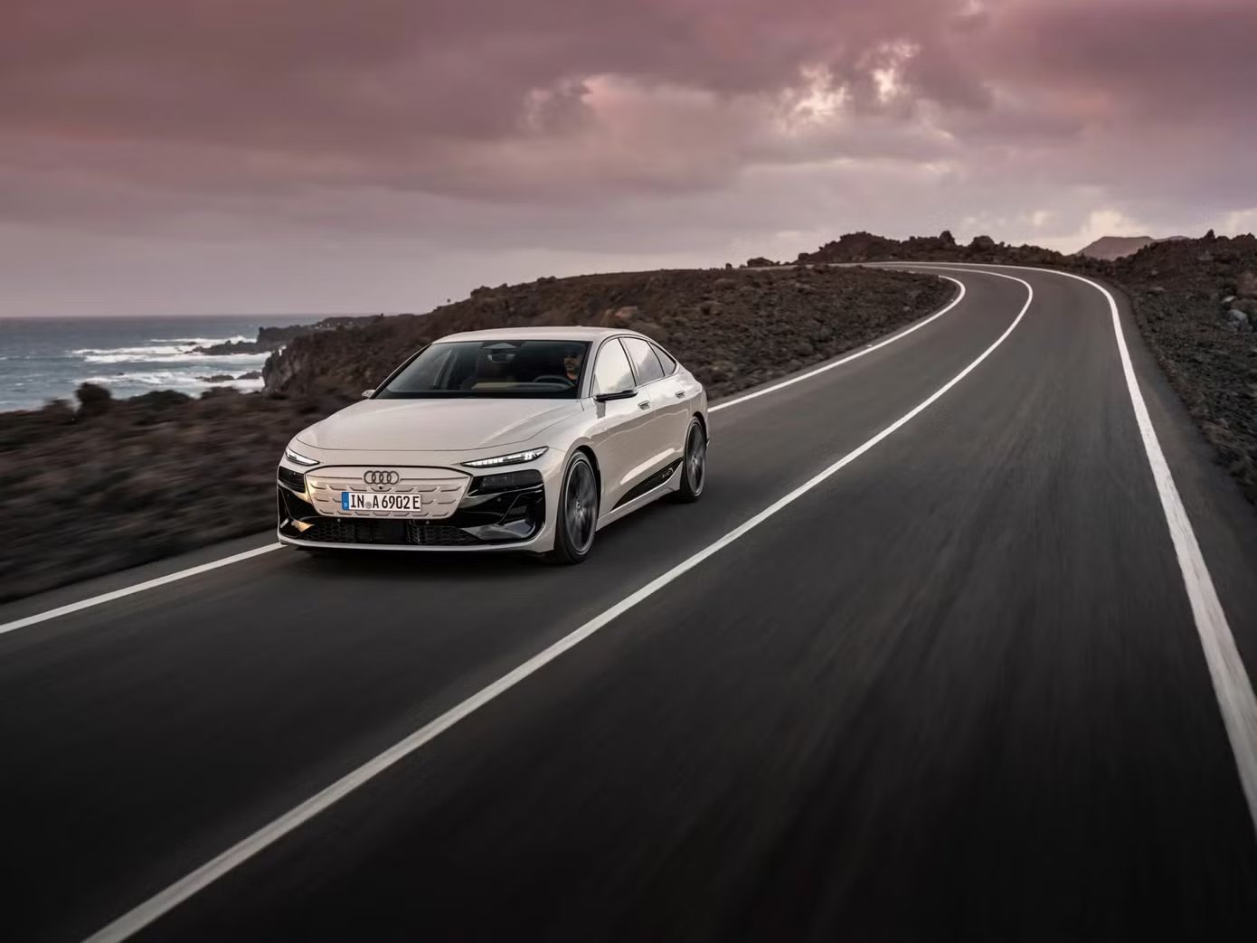 25-1790322301-danh-bai-lucid-air-mau-xe-dien-audi-gay-soc-khi-chay-lien-tuc-hon-1300-km-chi-voi-mot-lan-sac