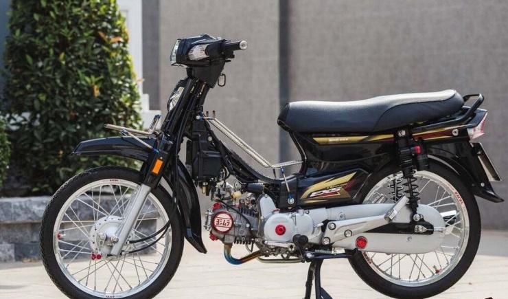 Honda Dream Thái biển VIP, 4 lần dọn với dàn đồ hiệu chất chơi - 4