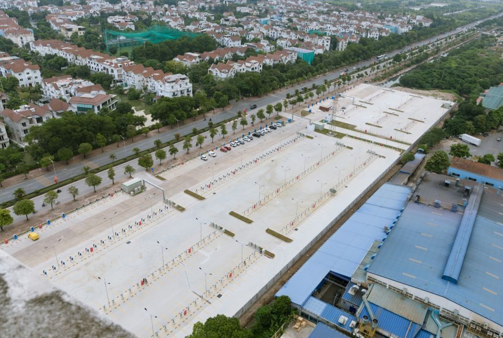 Hiện tại, trạm đã đưa vào vận hành Zone 1 và Zone 2 với quy mô 814 trụ sạc, tương ứng với 866 cổng sạc ô tô điện, có khả năng sạc đồng thời cho 866 xe. Zone 3 dự kiến sẽ sớm hoàn thành ngay trong năm 2026, bổ sung thêm 172 cổng sạc, giúp nâng quy mô trạm sạc lên 1.038 cổng sạc ô tô điện có thể hoạt động cùng lúc.