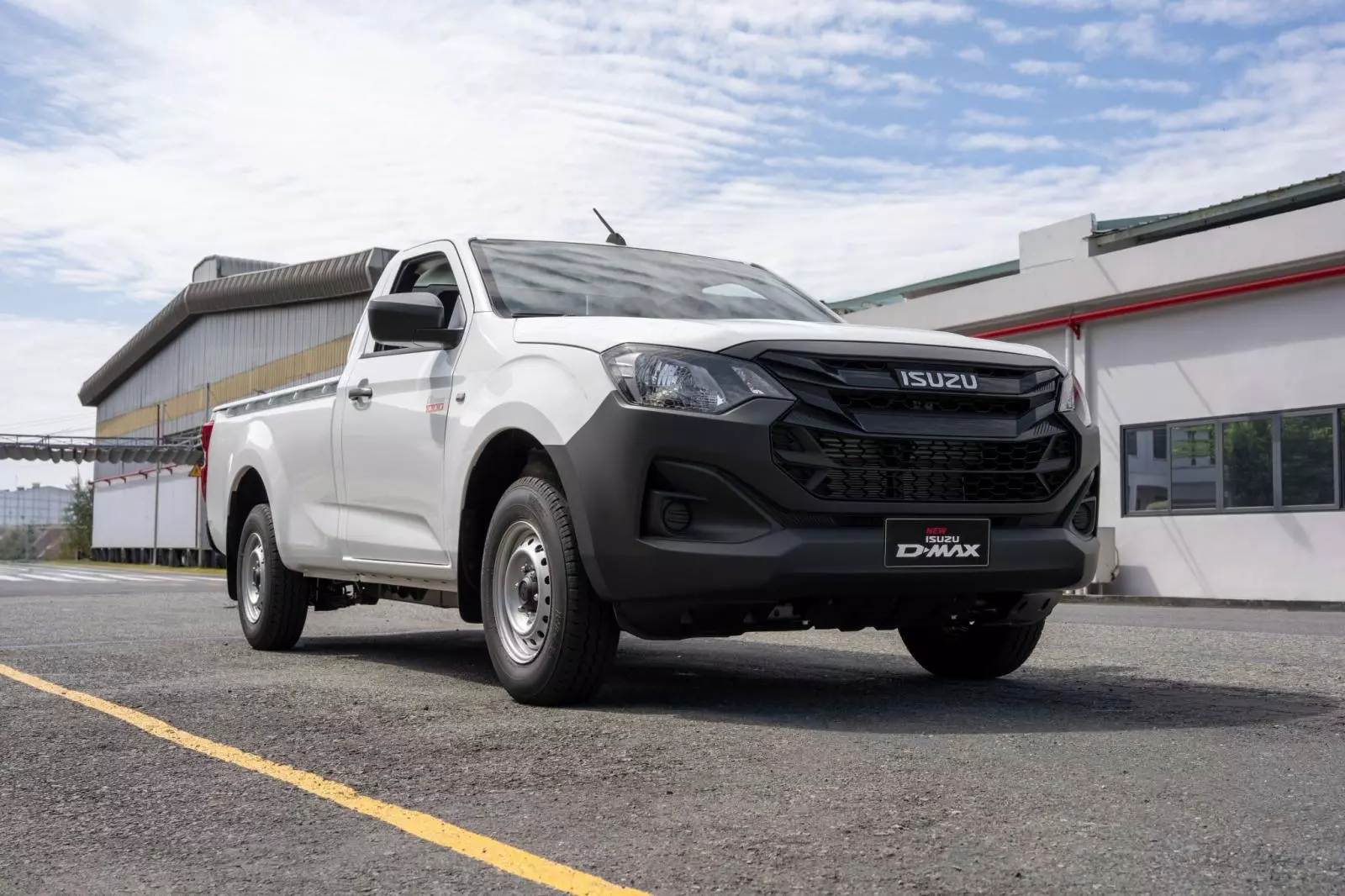 Isuzu D-Max D-Cargo 1000 - bán tải chở hàng chuyên dụng mở bán tại Việt Nam, giá từ 492 triệu đồng - Ảnh 2.