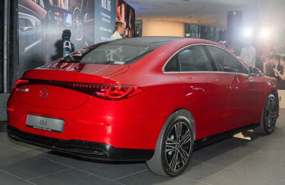Mercedes-Benz CLA200 Hybrid 2026 exterior