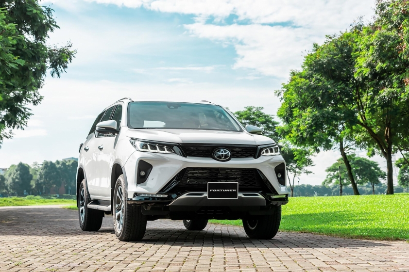 Phân khúc SUV hạng D tháng 8/2026: VinFast VF 8 gây bất ngờ lớn, Toyota Fortuner ngược dòng thị trường