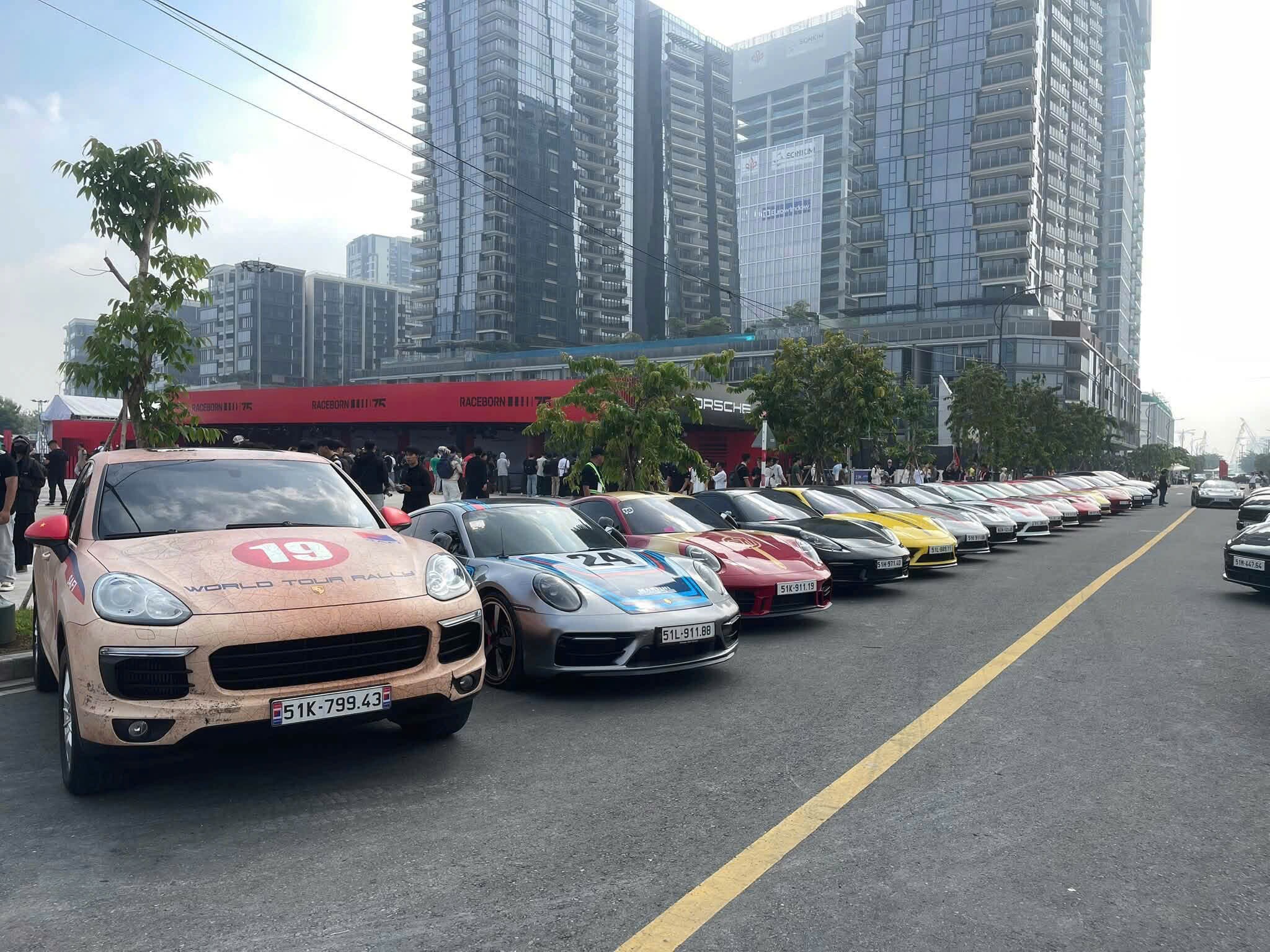 Với hơn 100 chiếc xe Porsche cùng góp mặt.