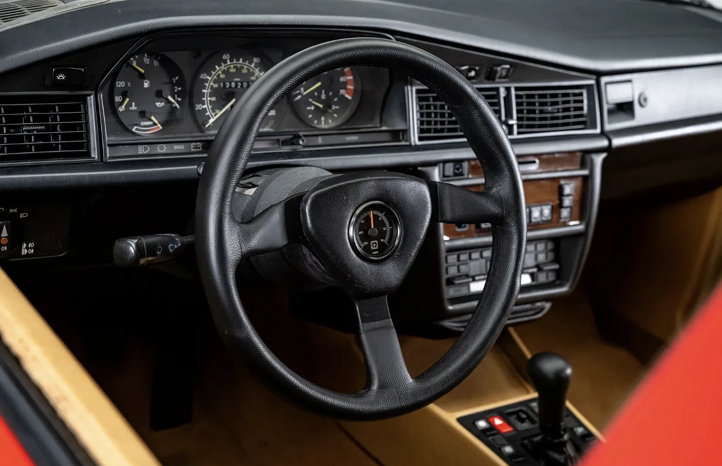 Xế cổ Mercedes-Benz 190E đời 1984 độ turbo độc nhất vô nhị - Hình 7