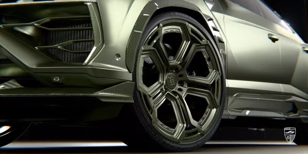 Larte Design tự hào khẳng định rằng toàn bộ 18 chi tiết ngoại thất đều làm bằng 100% sợi carbon.