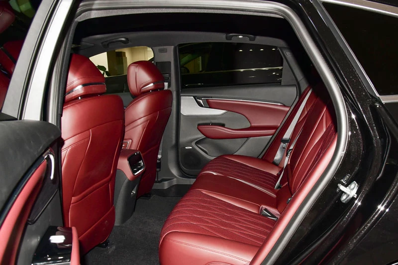 Xe sedan dài hơn 5 mét, công suất 237 mã lực, giá hơn 800 triệu đồng - Hình 6