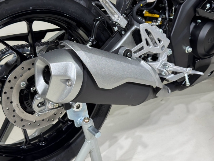 Yamaha-R15-6