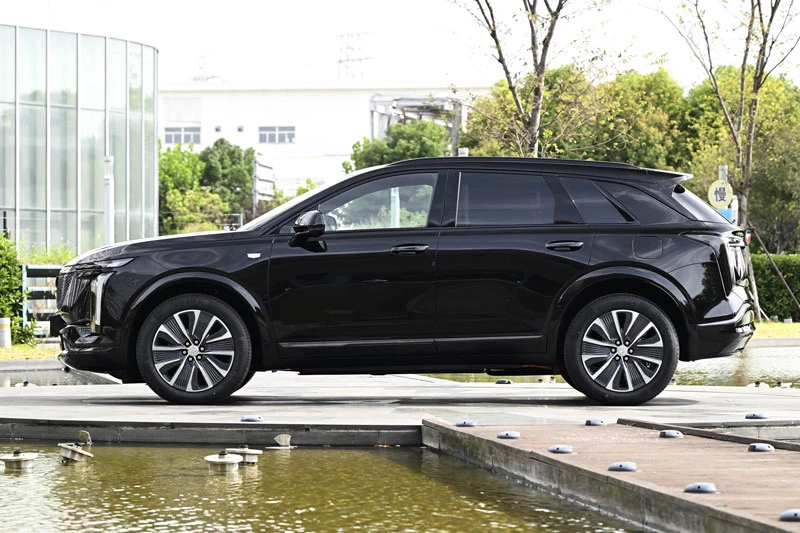 SUV hạng sang công suất 523 mã lực, siêu tiết kiệm xăng, giá hơn 1 tỷ đồng - Hình 2
