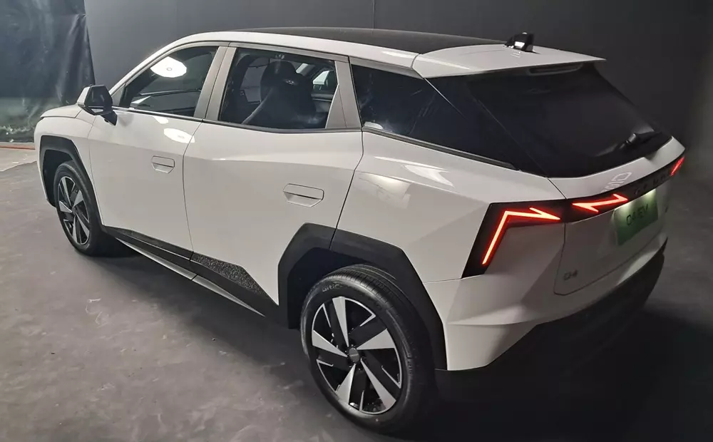 Omoda 4 được thiết kế góc cạnh và hầm hố