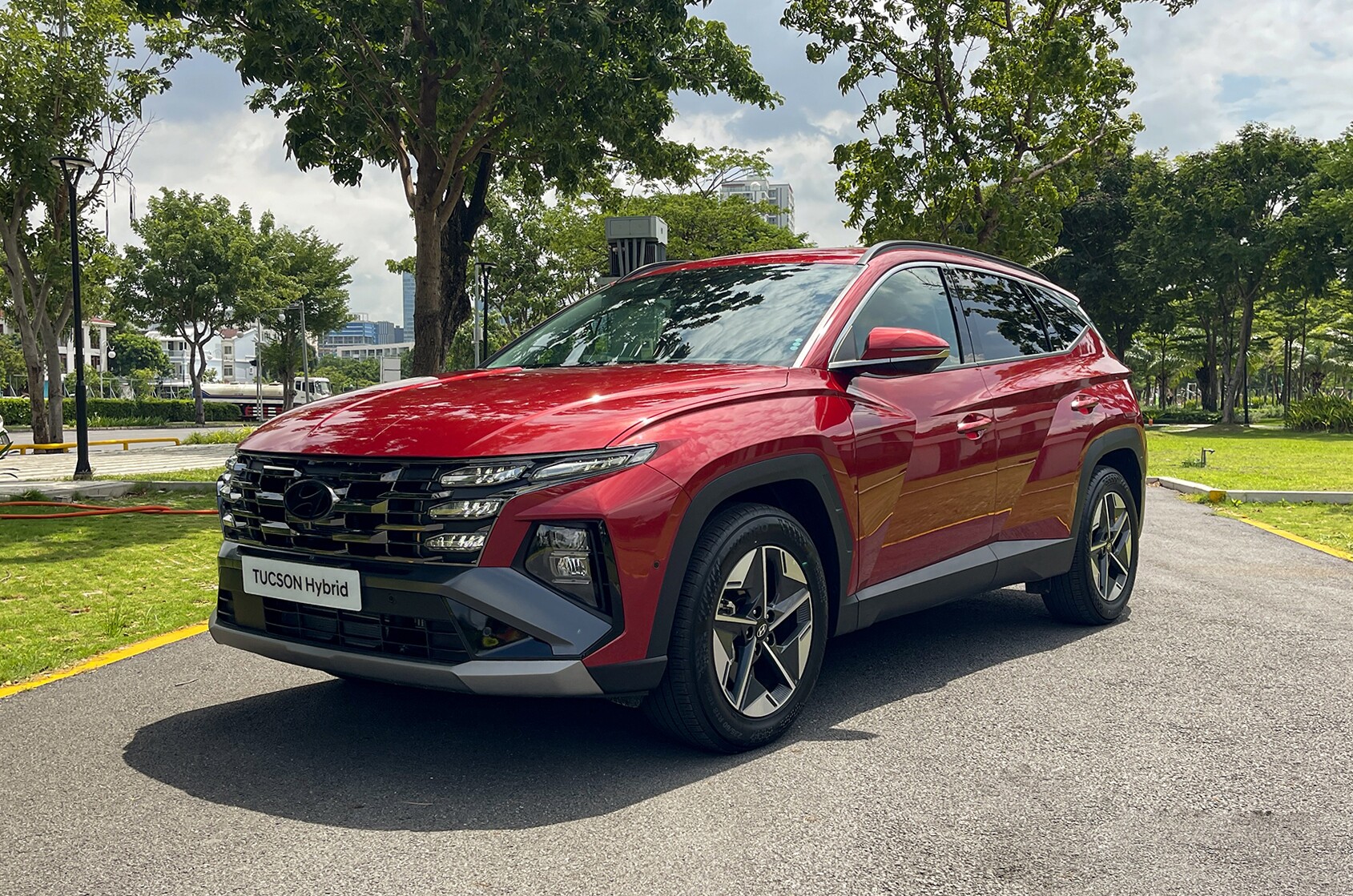 Tucson Hybrid sử dụng hệ thống TMED-I, tích hợp mô-tơ điện trực tiếp vào hộp số tự động 6 cấp.