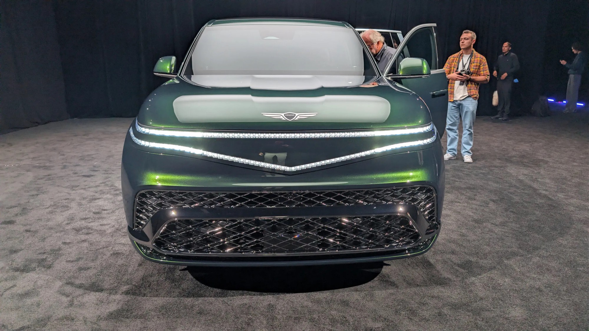 Chi tiết Genesis GV90 mới ra mắt: SUV điện cỡ lớn có cửa mở kiểu Rolls-Royce, công suất 657 mã lực, giá bán vẫn là ẩn số - Ảnh 14.
