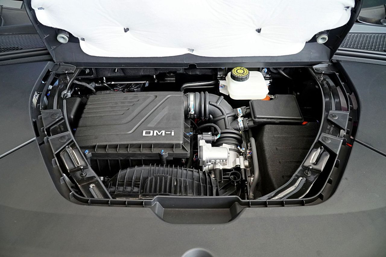 BYD trang bị cho Sealion 6 hệ truyền động plug-in hybrid, gồm máy xăng kết hợp với một mô-tơ điện.