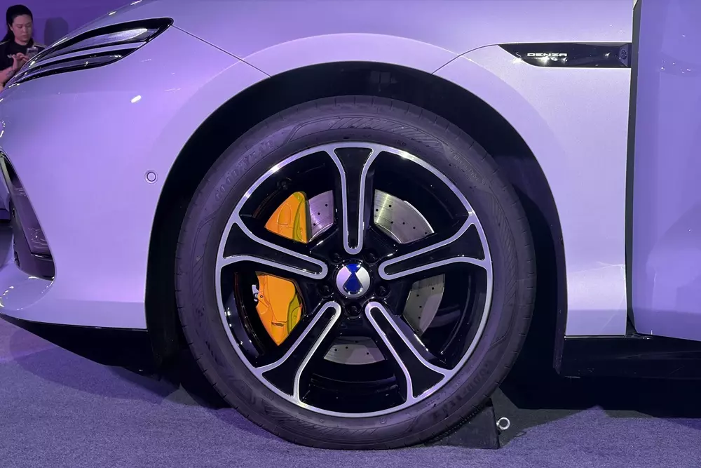 BYD Denza Z9S được mở bán, sở hữu phạm vi di chuyển lên tới 1.100 km và hỗ trợ sạc siêu nhanh - Ảnh 4.