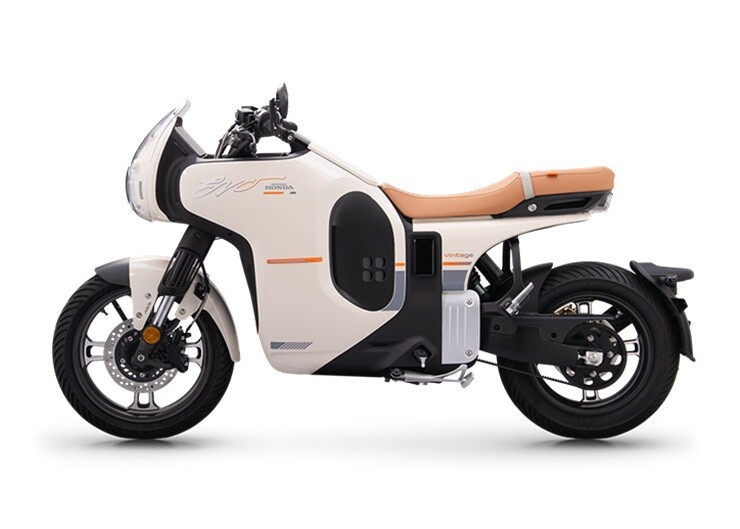Mô tô điện Honda phong cách cafe racer, tích hợp camera lùi, chạy tới 170 km mỗi lần sạc - 5