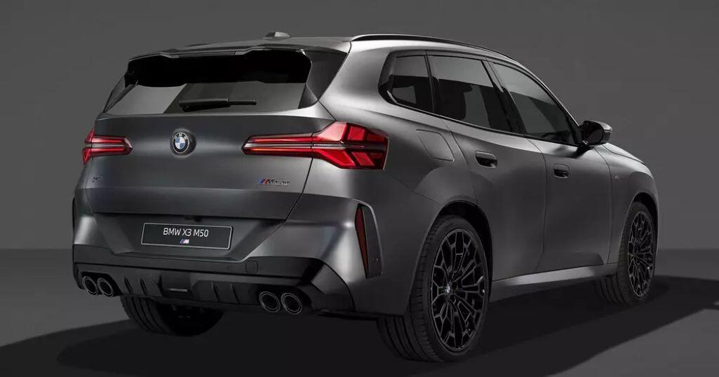 Ở phiên bản sở hữu gói M Sport và dòng M Performance sẽ được trang bị bậc cửa màu bạc đậm.