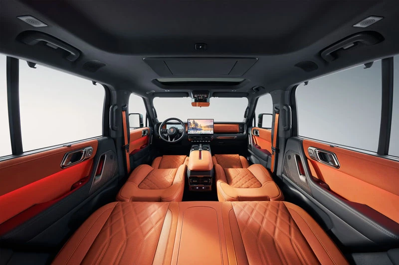 SUV địa hình dài hơn 5,1 mét, mạnh 831 mã lực, giá gần 1,4 tỷ đồng - Hình 6