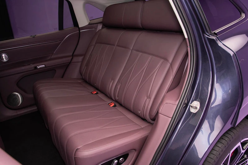 SUV công suất 462 mã lực, trang bị tối tân, giá gần 930 triệu đồng - Hình 8