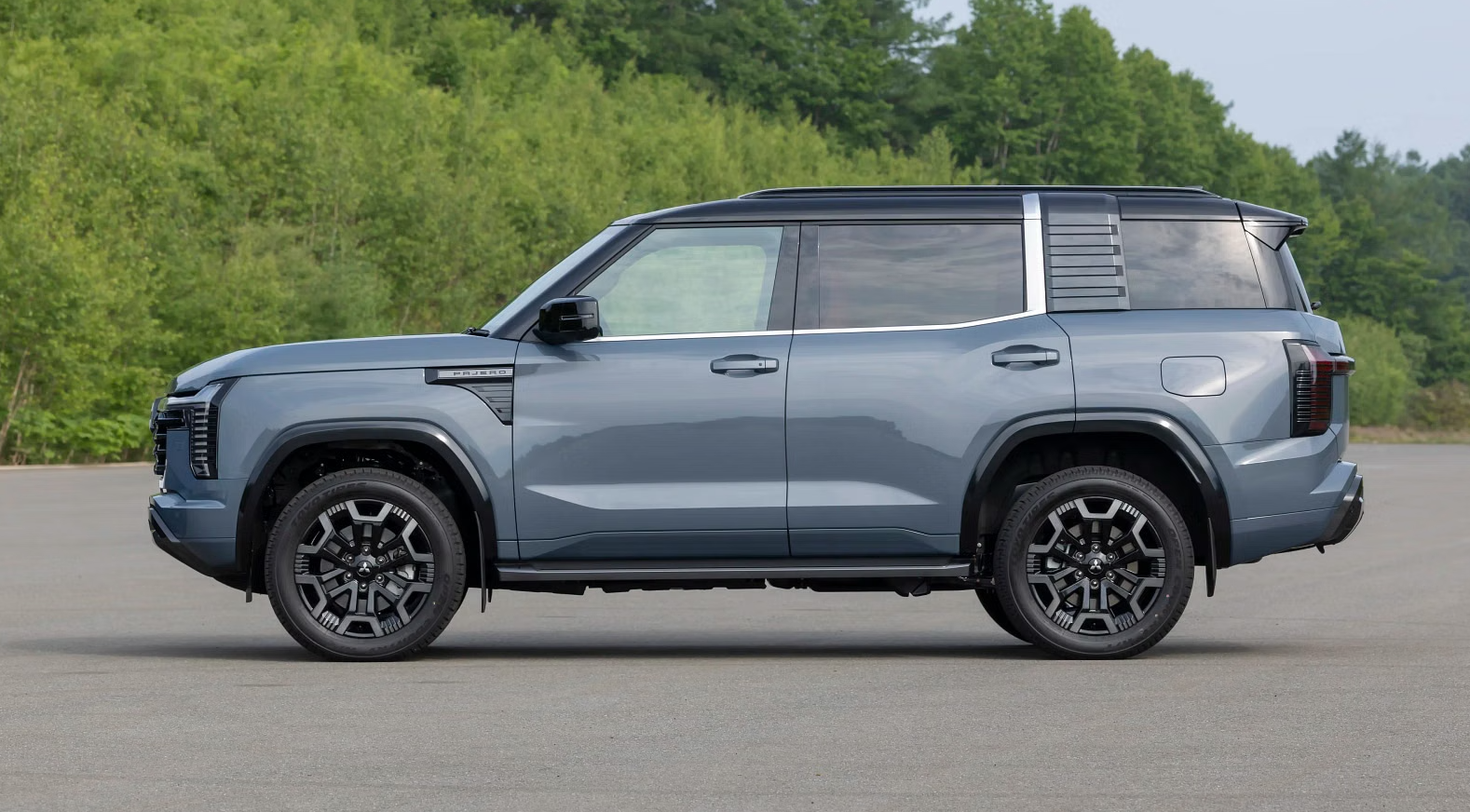 Mitsubishi Pajero 2027 3.png