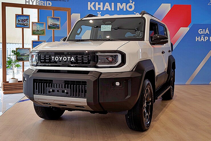 Xe Toyota Land Cruiser FJ về nước trong đợt đầu tiên khá ít và xuất hiện tình trạng mua gói phụ kiện.