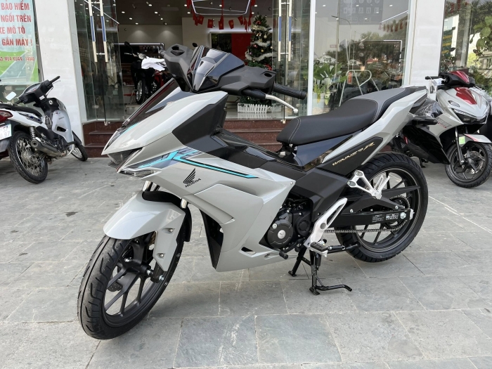 Giá xăng dầu hôm nay 25/9: E10 hơn 27.000 đồng/lít, RON 92 cách đỉnh gần 4.000 đồng, giá đầy bình xe côn tay 150-155cc ảnh 2