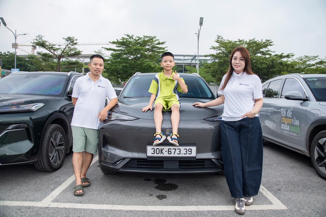 Anh Nguyễn Mạnh Cường (Hà Nội), chủ xe Geely EX5 1 năm, cho biết nếu sạc tại nhà chi phí sử dụng xe thậm chí rẻ hơn xe máy tay ga chạy xăng.